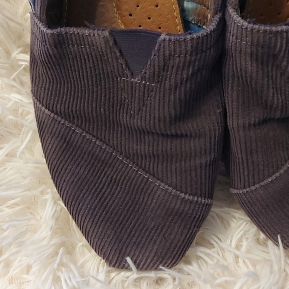 Toms - Picture 2 of 3